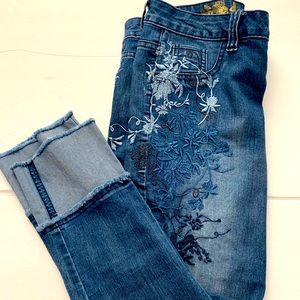 Desigual Embroidered Daisies Jean Capris